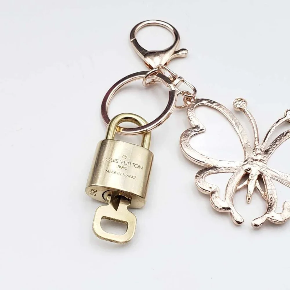Louis Vuitton Gold Lock 🔑 Authentic LV Padlock + Bag Unbranded Butterfly Charm - Picture 4 of 8